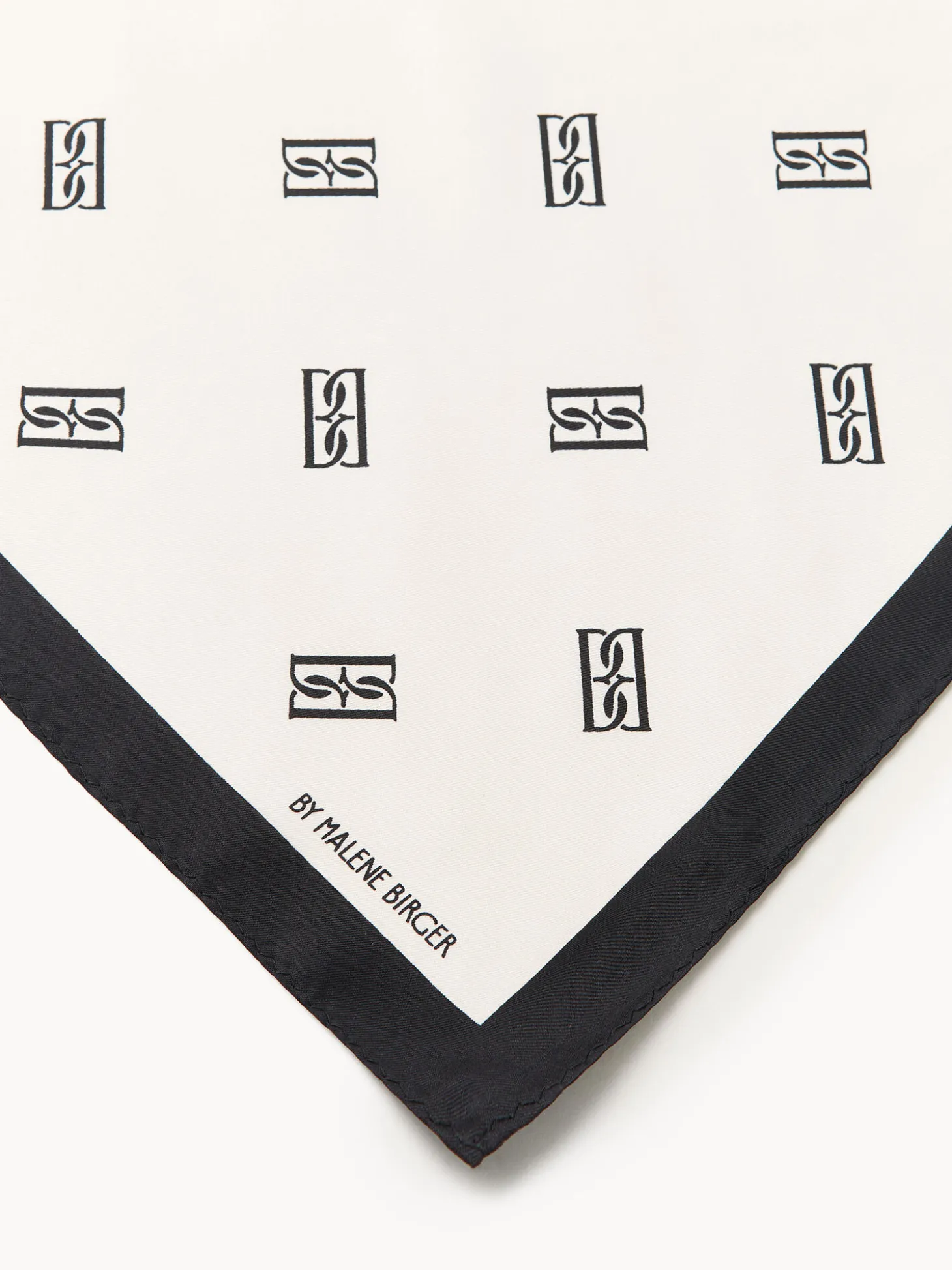 By Malene Birger Monnas Schal aus Seide^ Schals